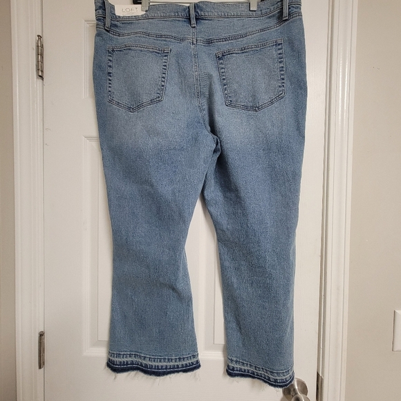 Loft NWT DenimFlare Crop Mid Rise Jeans Size 18. - Picture 4 of 11